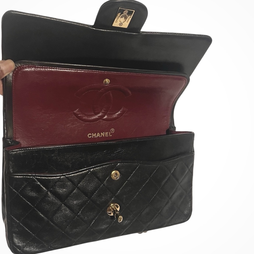 CHANEL Medium Classic Flap Bag - Picture 8 of 15